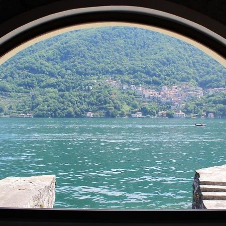 House On The Lake Shore Of Laglio Esterno foto