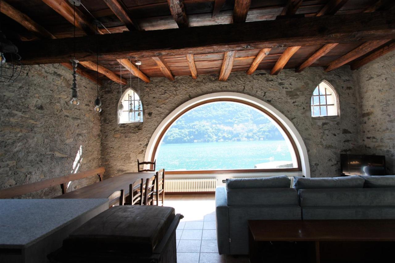 House On The Lake Shore Of Laglio Esterno foto